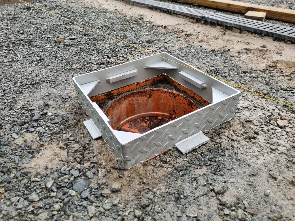 Septic riser with the lid off